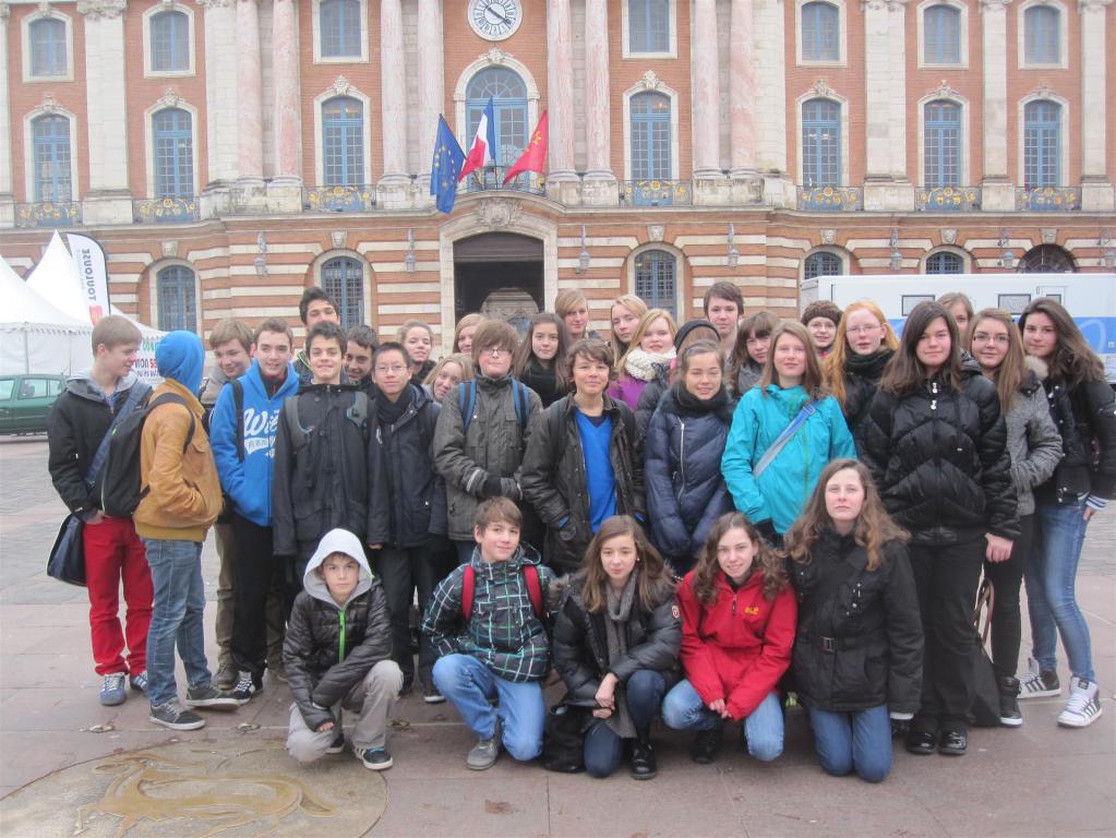 Die deutsch-französische Gruppe vor dem Capitole in Toulouse
