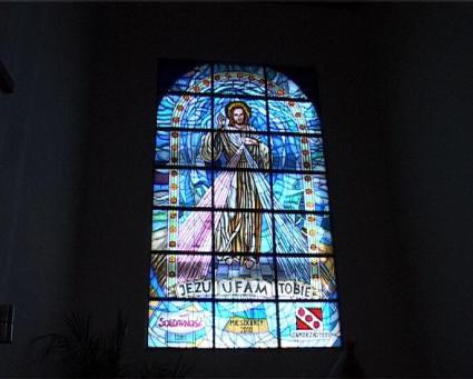 Stadtfest Brzeg Dolny, ein Kirchenfenster das gestiftet wurde